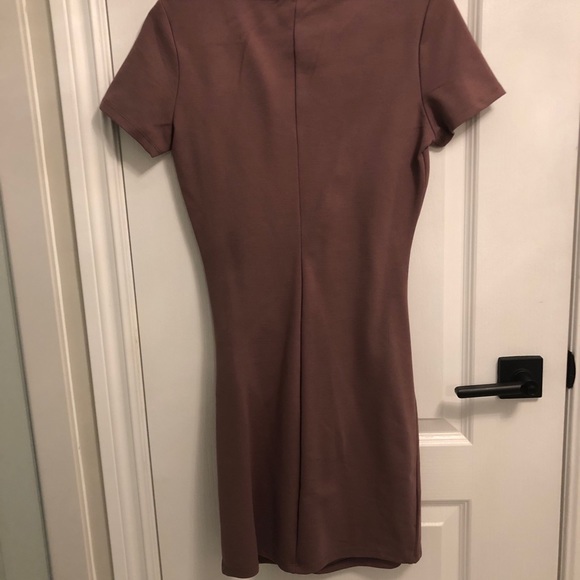 Mauve Dynamite ruched dress Never been warn Size M - Picture 2 of 2